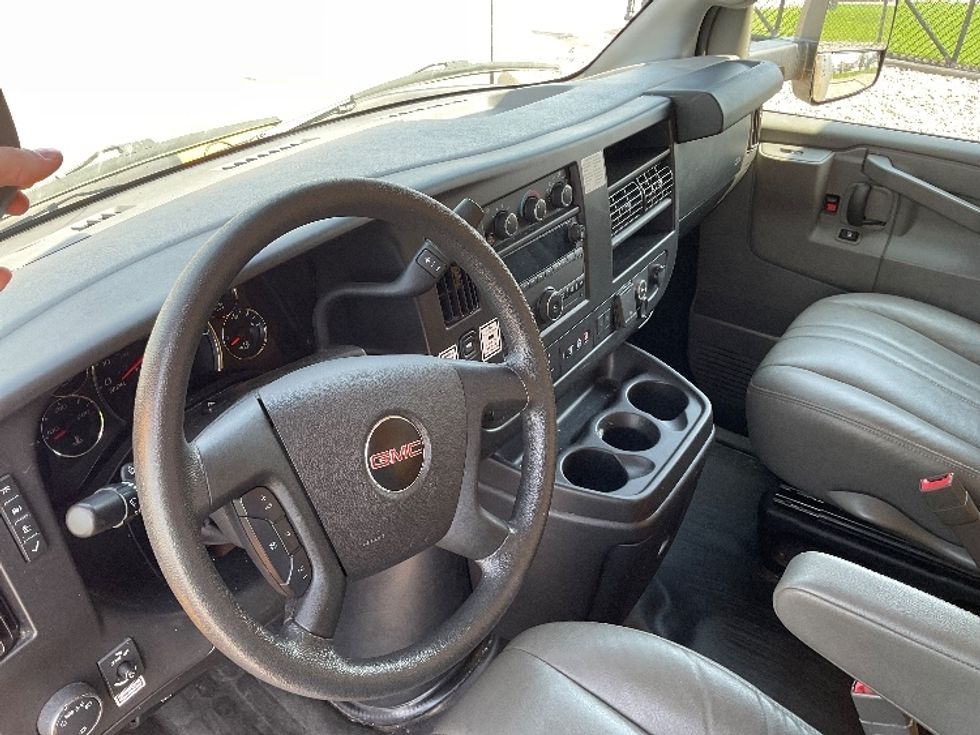 Light Duty Box Truck-Light and Medium Duty Trucks-GMC-2021-Savana G33903-Houston-TX-98,284\n\t\tmiles-$ 26,000 - Image 16