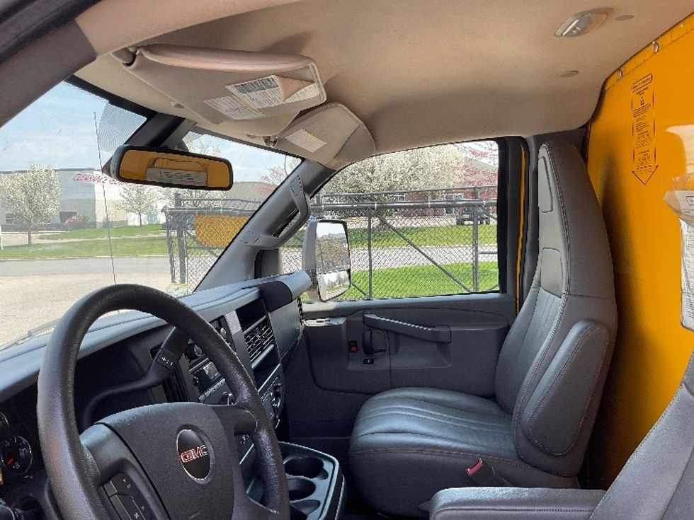 Light Duty Box Truck-Light and Medium Duty Trucks-GMC-2021-Savana G33903-Houston-TX-98,284\n\t\tmiles-$ 26,000 - Image 18