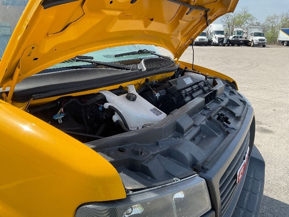 Light Duty Box Truck-Light and Medium Duty Trucks-GMC-2021-Savana G33903-Houston-TX-98,284\n\t\tmiles-$ 26,000 - Image 22