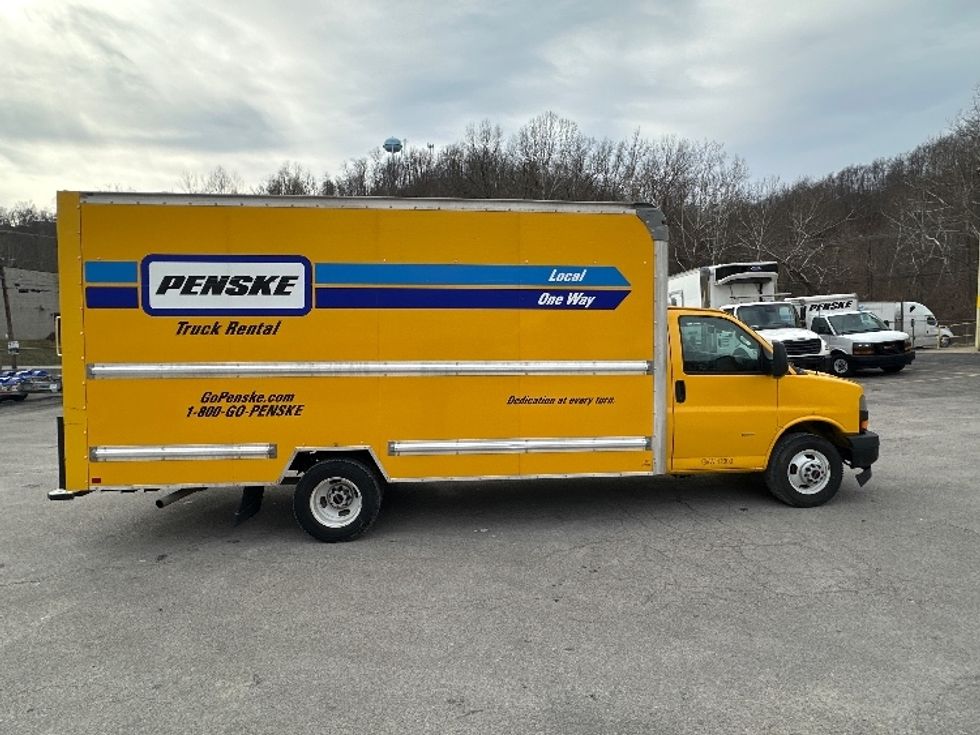 Light Duty Box Truck-Light and Medium Duty Trucks-GMC-2021-Savana G33903-Huntington-WV-100,306\n\t\tmiles-$ 25,750 - Image 15