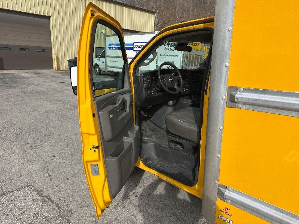 Light Duty Box Truck-Light and Medium Duty Trucks-GMC-2021-Savana G33903-Huntington-WV-100,306\n\t\tmiles-$ 25,750 - Image 16