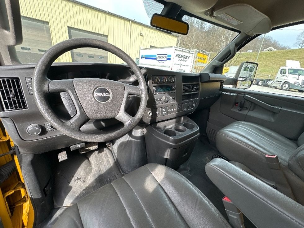 Light Duty Box Truck-Light and Medium Duty Trucks-GMC-2021-Savana G33903-Huntington-WV-100,306\n\t\tmiles-$ 25,750 - Image 17