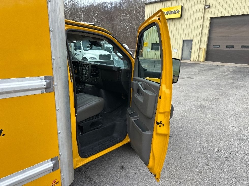 Light Duty Box Truck-Light and Medium Duty Trucks-GMC-2021-Savana G33903-Huntington-WV-100,306\n\t\tmiles-$ 25,750 - Image 20