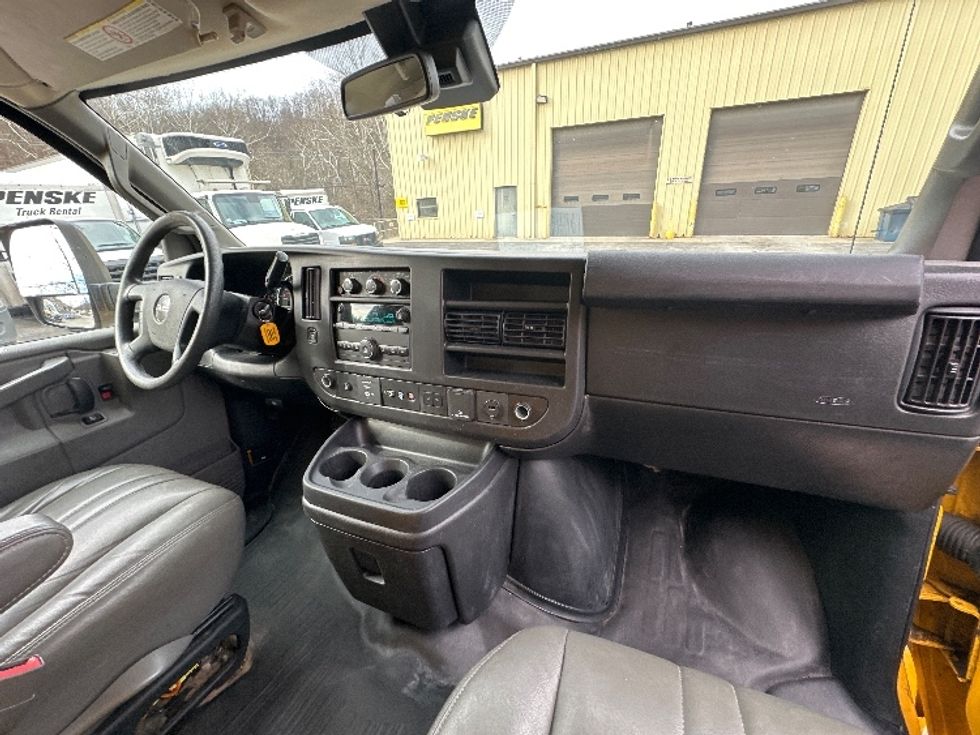 Light Duty Box Truck-Light and Medium Duty Trucks-GMC-2021-Savana G33903-Huntington-WV-100,306\n\t\tmiles-$ 25,750 - Image 21