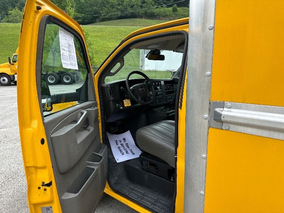 Light Duty Box Truck-Light and Medium Duty Trucks-GMC-2021-Savana G33903-Huntington-WV-76,780\n\t\tmiles-$ 34,250 - Image 16