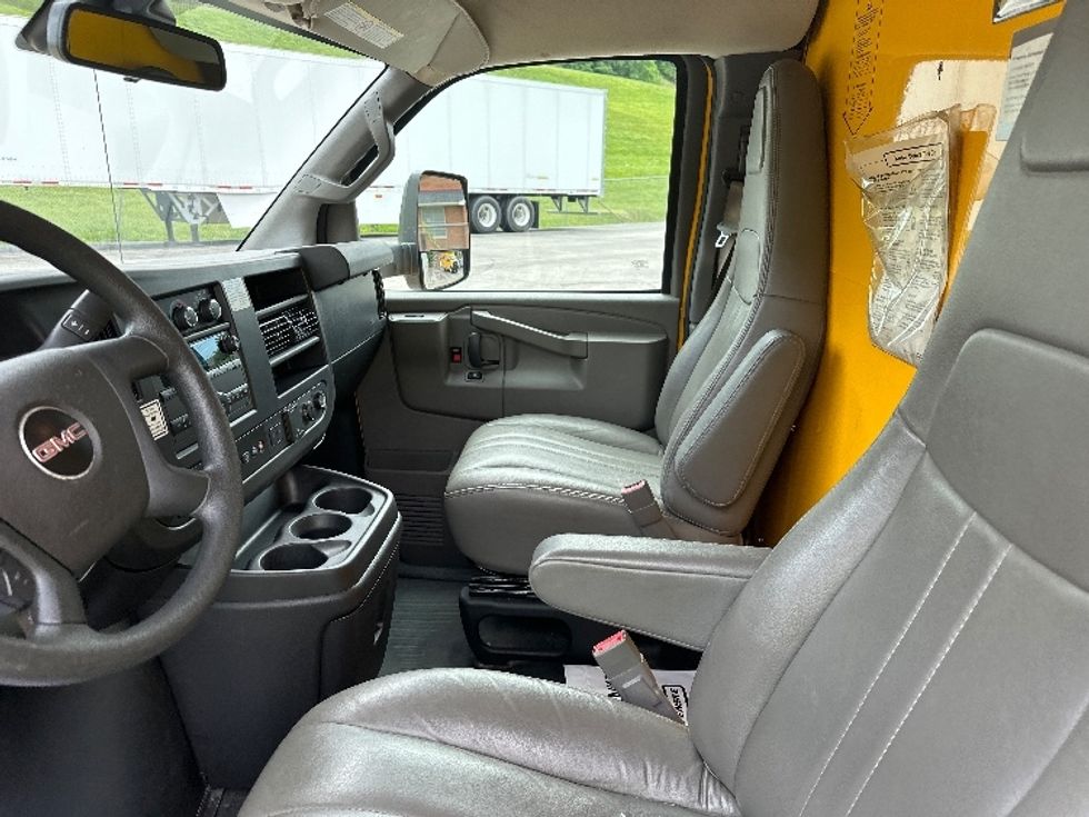 Light Duty Box Truck-Light and Medium Duty Trucks-GMC-2021-Savana G33903-Huntington-WV-76,780\n\t\tmiles-$ 34,250 - Image 19