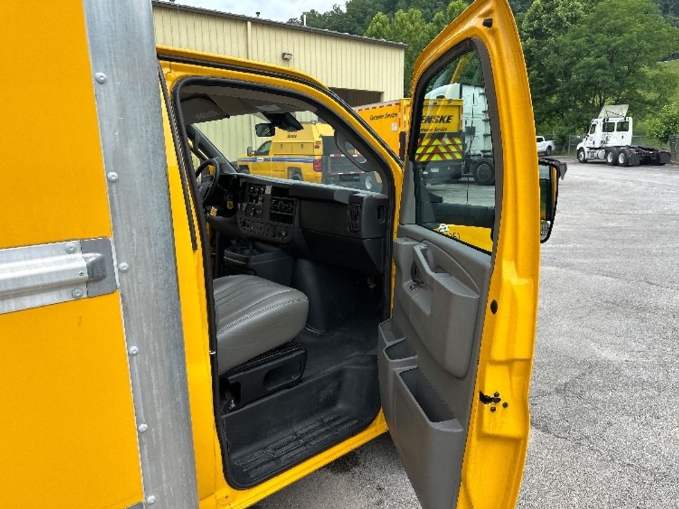 Light Duty Box Truck-Light and Medium Duty Trucks-GMC-2021-Savana G33903-Huntington-WV-76,780\n\t\tmiles-$ 34,250 - Image 20