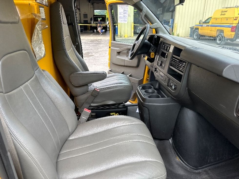 Light Duty Box Truck-Light and Medium Duty Trucks-GMC-2021-Savana G33903-Huntington-WV-76,780\n\t\tmiles-$ 34,250 - Image 22