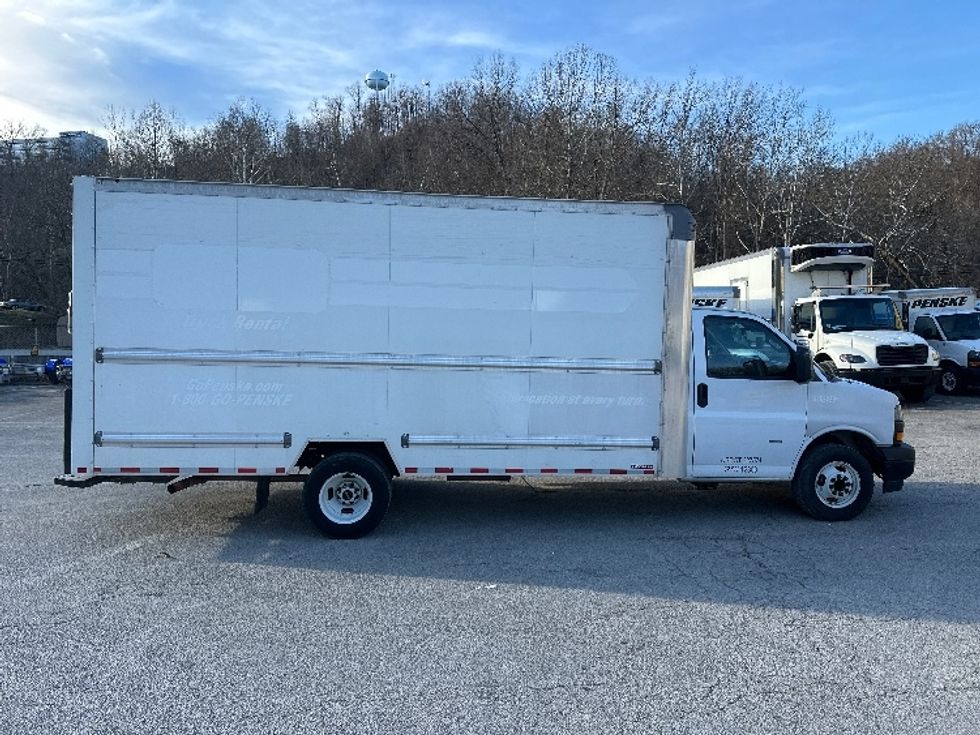 Light Duty Box Truck-Light and Medium Duty Trucks-GMC-2021-Savana G33903-Huntington-WV-98,033\n\t\tmiles-$ 28,750 - Image 13
