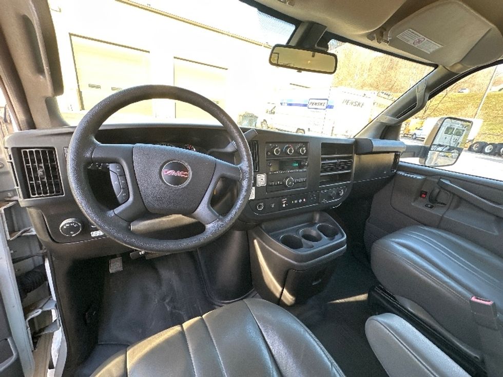 Light Duty Box Truck-Light and Medium Duty Trucks-GMC-2021-Savana G33903-Huntington-WV-98,033\n\t\tmiles-$ 28,750 - Image 15