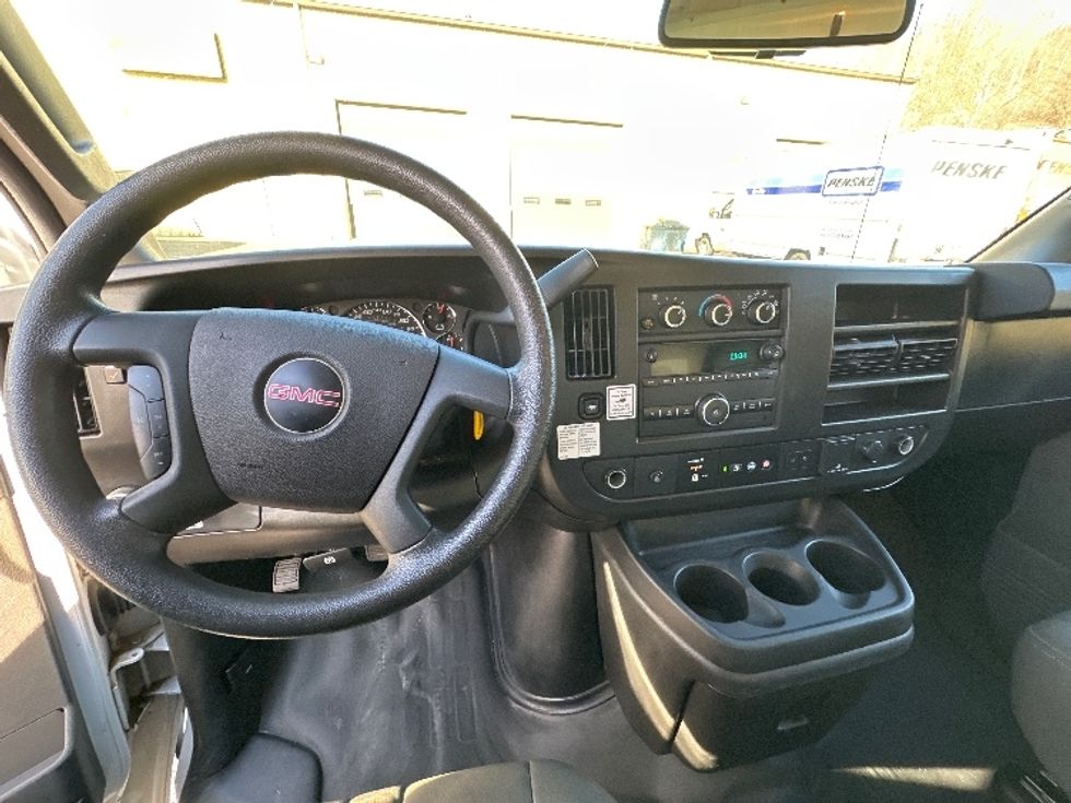 Light Duty Box Truck-Light and Medium Duty Trucks-GMC-2021-Savana G33903-Huntington-WV-98,033\n\t\tmiles-$ 28,750 - Image 16