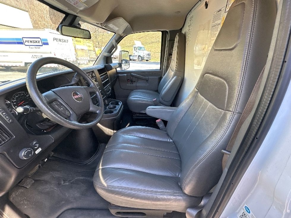 Light Duty Box Truck-Light and Medium Duty Trucks-GMC-2021-Savana G33903-Huntington-WV-98,033\n\t\tmiles-$ 28,750 - Image 17