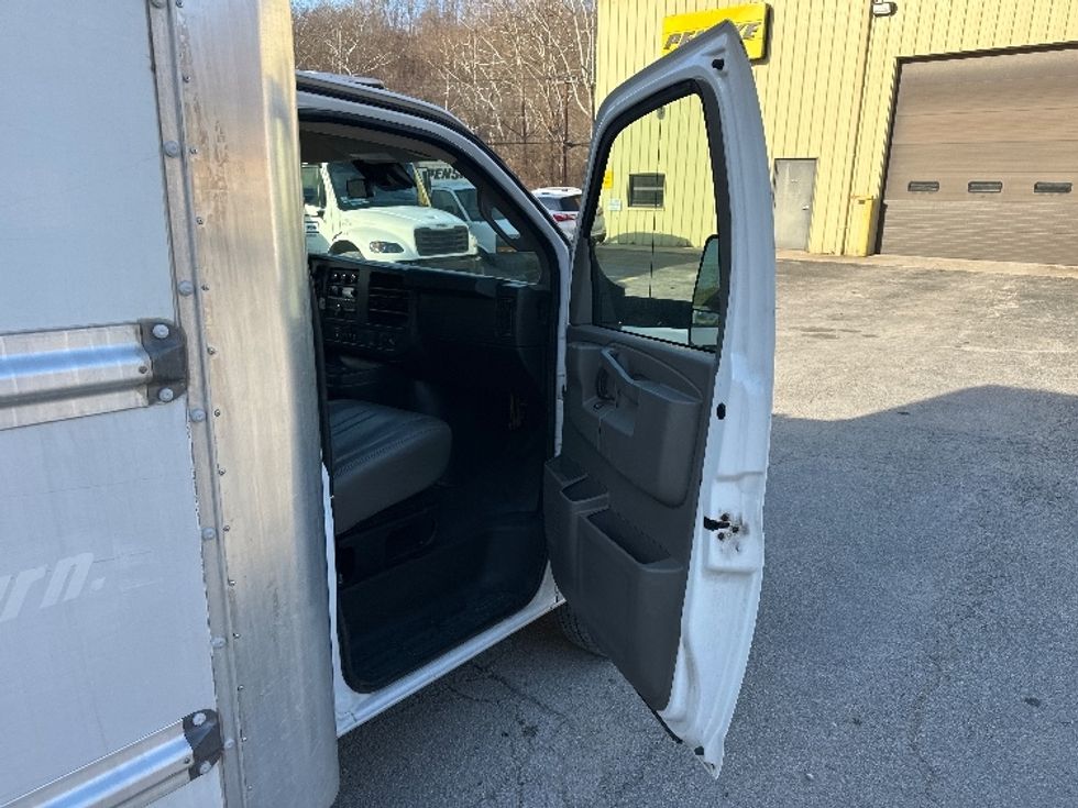 Light Duty Box Truck-Light and Medium Duty Trucks-GMC-2021-Savana G33903-Huntington-WV-98,033\n\t\tmiles-$ 28,750 - Image 18