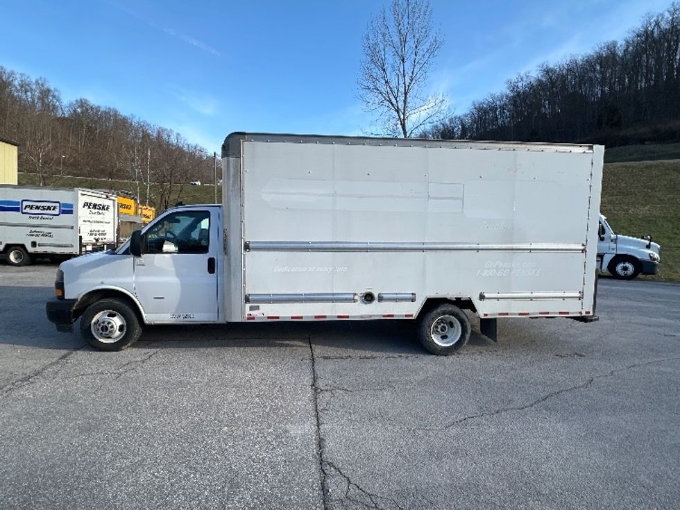 Light Duty Box Truck-Light and Medium Duty Trucks-GMC-2021-Savana G33903-Huntington-WV-98,033\n\t\tmiles-$ 28,750 - Image 4