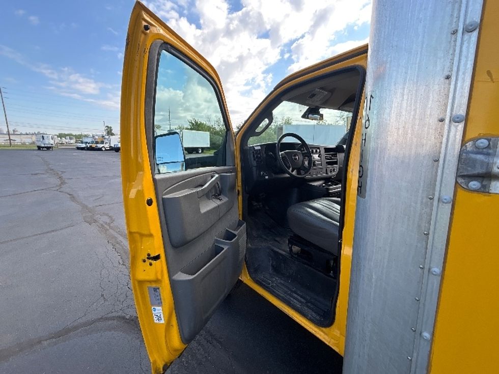 Light Duty Box Truck-Light and Medium Duty Trucks-GMC-2021-Savana G33903-Indianapolis-IN-100,447\n\t\tmiles-$ 24,250 - Image 16