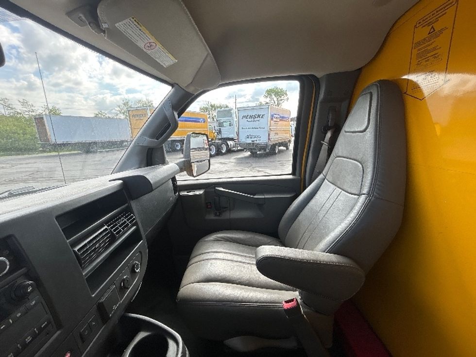 Light Duty Box Truck-Light and Medium Duty Trucks-GMC-2021-Savana G33903-Indianapolis-IN-100,447\n\t\tmiles-$ 24,250 - Image 19