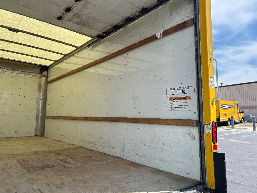 Light Duty Box Truck-Light and Medium Duty Trucks-GMC-2021-Savana G33903-Indianapolis-IN-101,372\n\t\tmiles-$ 25,750 - Image 10