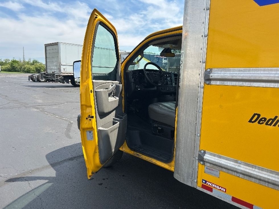 Light Duty Box Truck-Light and Medium Duty Trucks-GMC-2021-Savana G33903-Indianapolis-IN-101,372\n\t\tmiles-$ 25,750 - Image 13