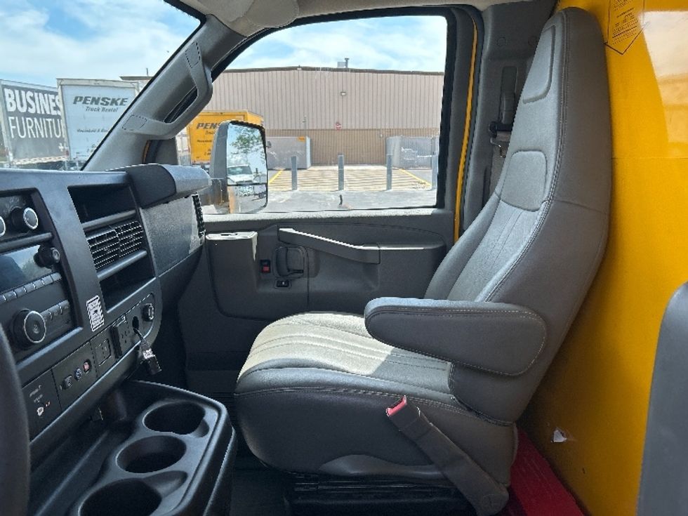Light Duty Box Truck-Light and Medium Duty Trucks-GMC-2021-Savana G33903-Indianapolis-IN-101,372\n\t\tmiles-$ 25,750 - Image 16