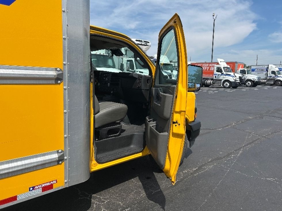 Light Duty Box Truck-Light and Medium Duty Trucks-GMC-2021-Savana G33903-Indianapolis-IN-101,372\n\t\tmiles-$ 25,750 - Image 17