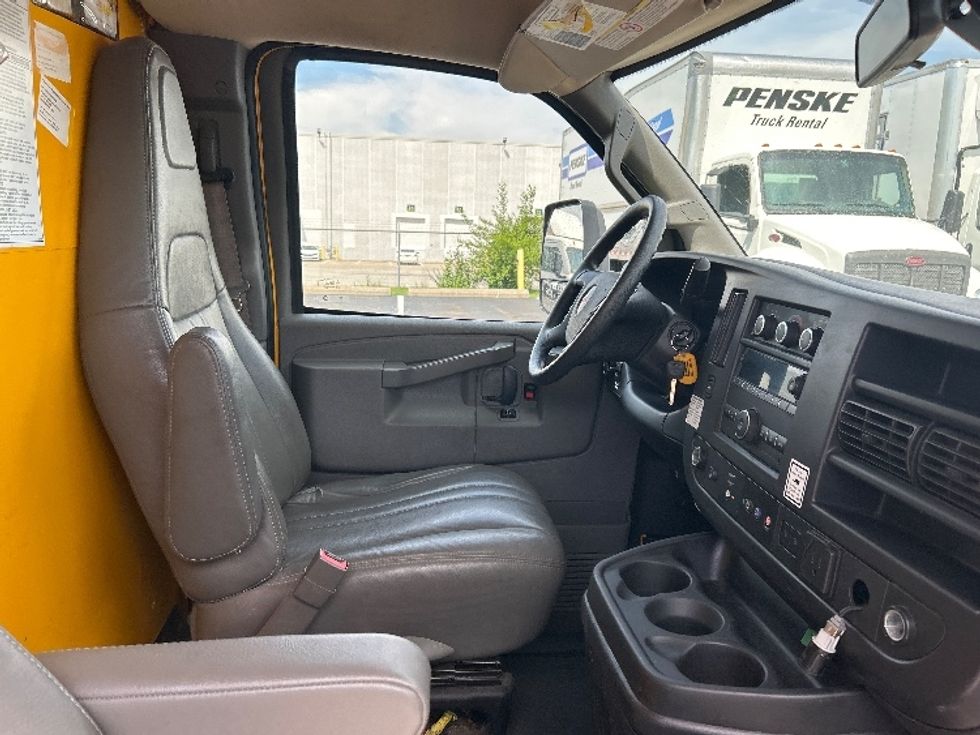Light Duty Box Truck-Light and Medium Duty Trucks-GMC-2021-Savana G33903-Indianapolis-IN-101,372\n\t\tmiles-$ 25,750 - Image 19