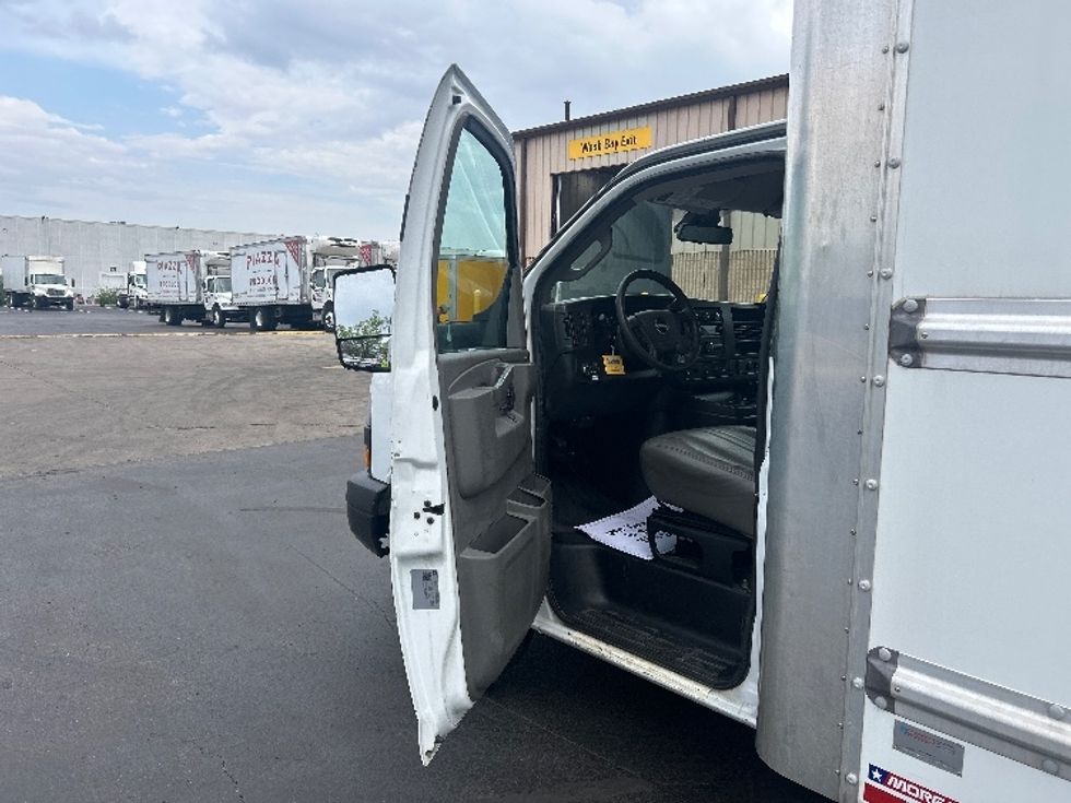 Light Duty Box Truck-Light and Medium Duty Trucks-GMC-2021-Savana G33903-Indianapolis-IN-102,337\n\t\tmiles-$ 27,000 - Image 16