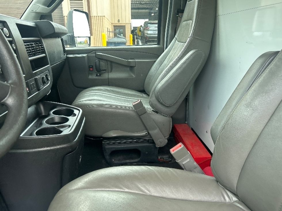 Light Duty Box Truck-Light and Medium Duty Trucks-GMC-2021-Savana G33903-Indianapolis-IN-102,337\n\t\tmiles-$ 27,000 - Image 19