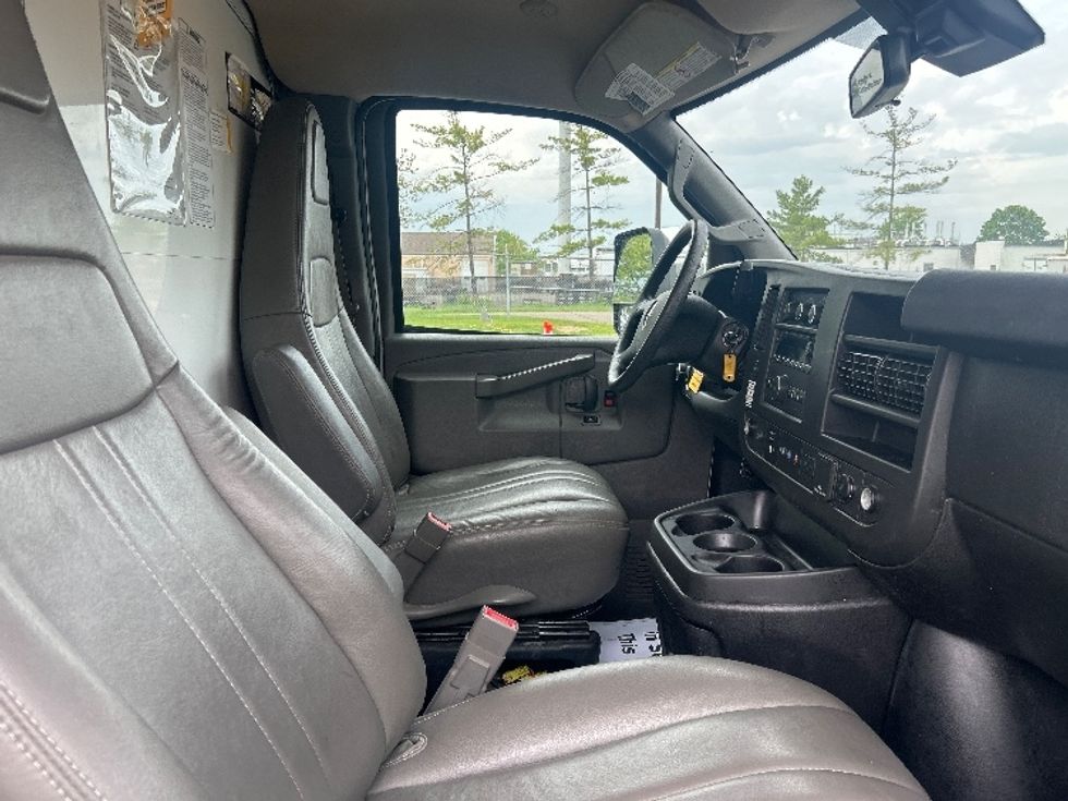 Light Duty Box Truck-Light and Medium Duty Trucks-GMC-2021-Savana G33903-Indianapolis-IN-102,337\n\t\tmiles-$ 27,000 - Image 22