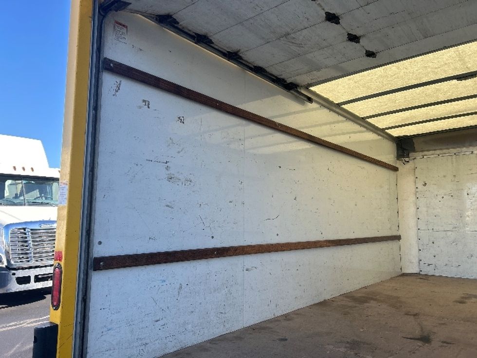Light Duty Box Truck-Light and Medium Duty Trucks-GMC-2021-Savana G33903-Indianapolis-IN-103,112\n\t\tmiles-$ 25,750 - Image 11