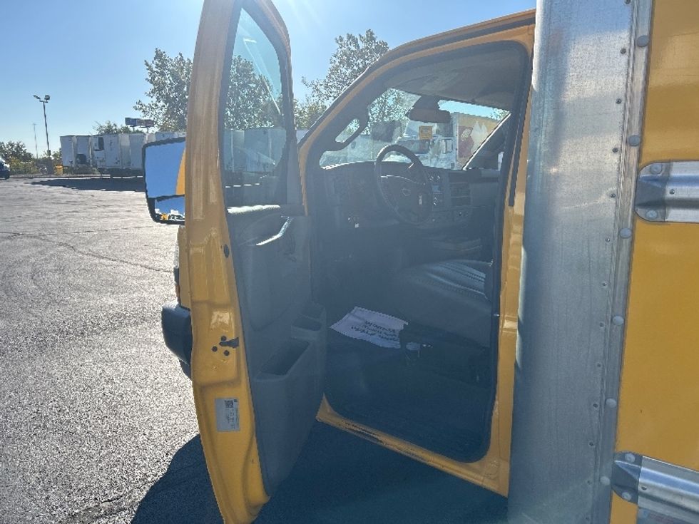 Light Duty Box Truck-Light and Medium Duty Trucks-GMC-2021-Savana G33903-Indianapolis-IN-103,112\n\t\tmiles-$ 25,750 - Image 16