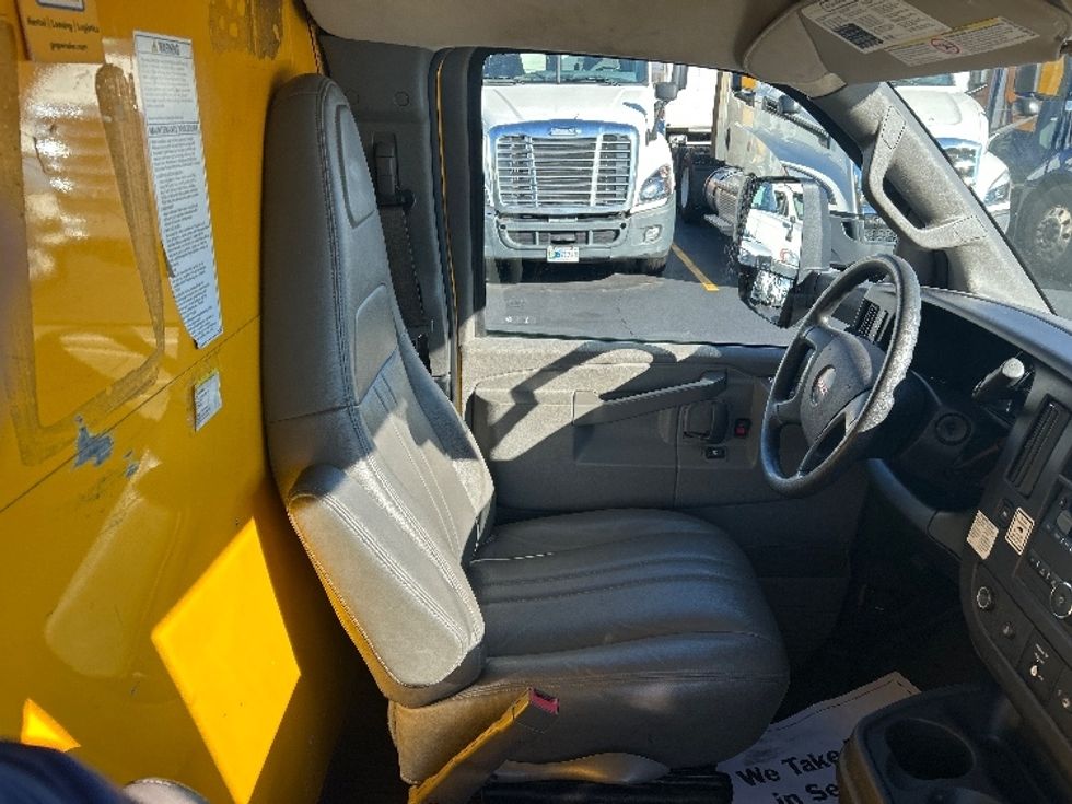 Light Duty Box Truck-Light and Medium Duty Trucks-GMC-2021-Savana G33903-Indianapolis-IN-103,112\n\t\tmiles-$ 25,750 - Image 22