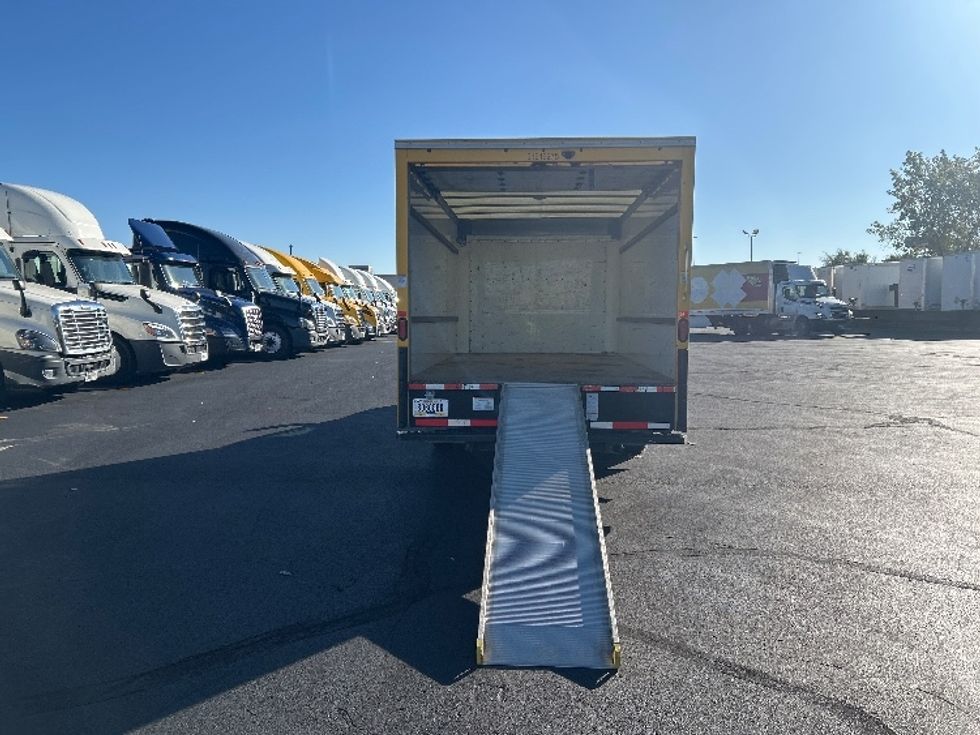 Light Duty Box Truck-Light and Medium Duty Trucks-GMC-2021-Savana G33903-Indianapolis-IN-103,112\n\t\tmiles-$ 25,750 - Image 9