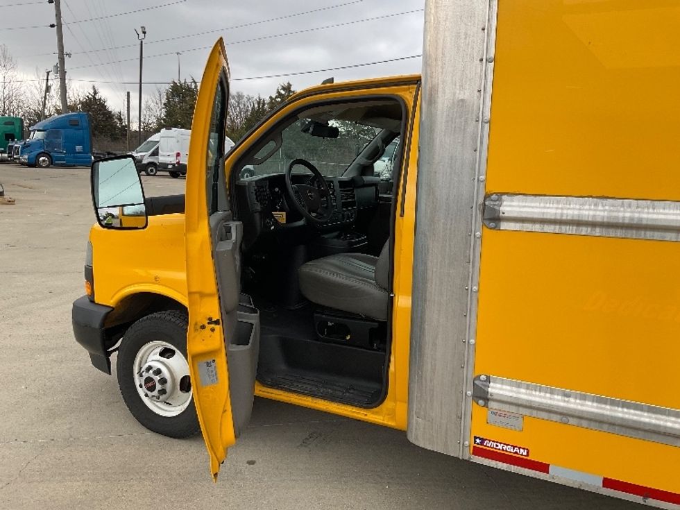 Light Duty Box Truck-Light and Medium Duty Trucks-GMC-2021-Savana G33903-Indianapolis-IN-107,876\n\t\tmiles-$ 24,750 - Image 15