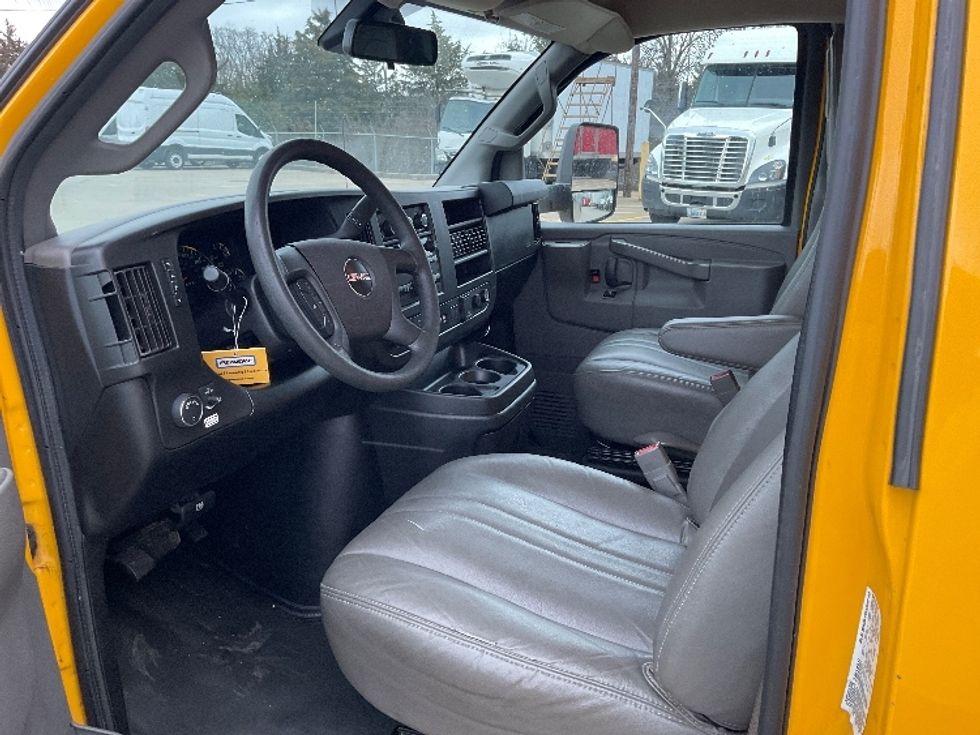 Light Duty Box Truck-Light and Medium Duty Trucks-GMC-2021-Savana G33903-Indianapolis-IN-107,876\n\t\tmiles-$ 24,750 - Image 16