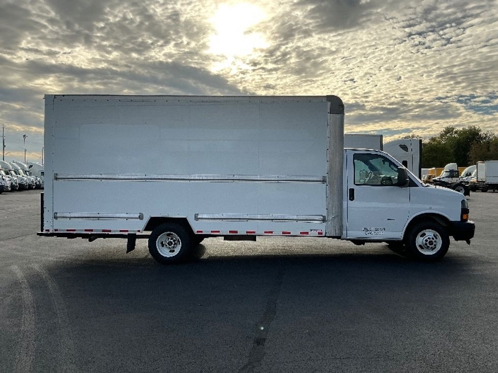 Light Duty Box Truck-Light and Medium Duty Trucks-GMC-2021-Savana G33903-Indianapolis-IN-114,923\n\t\tmiles-$ 26,500 - Image 15