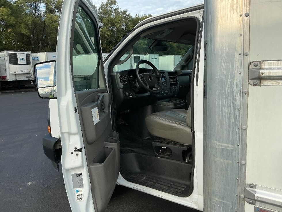 Light Duty Box Truck-Light and Medium Duty Trucks-GMC-2021-Savana G33903-Indianapolis-IN-114,923\n\t\tmiles-$ 26,500 - Image 16