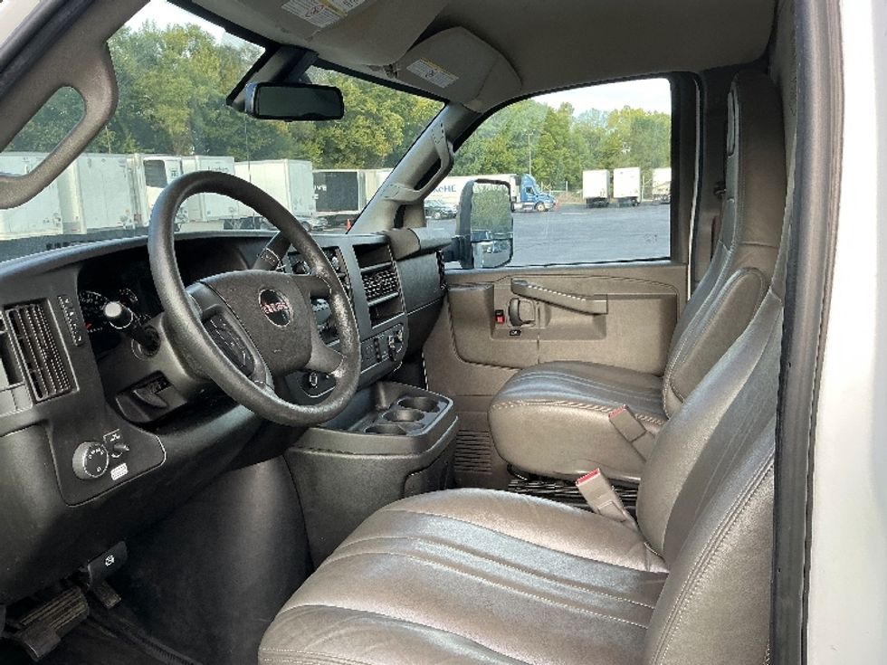 Light Duty Box Truck-Light and Medium Duty Trucks-GMC-2021-Savana G33903-Indianapolis-IN-114,923\n\t\tmiles-$ 26,500 - Image 19
