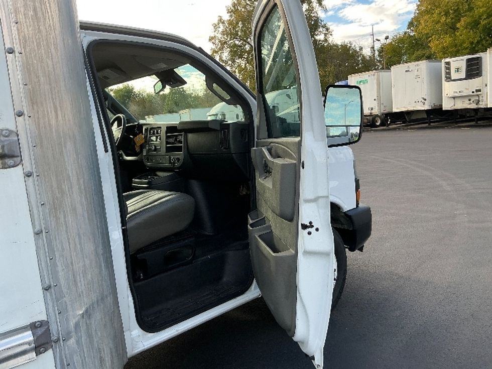 Light Duty Box Truck-Light and Medium Duty Trucks-GMC-2021-Savana G33903-Indianapolis-IN-114,923\n\t\tmiles-$ 26,500 - Image 20