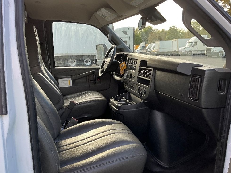 Light Duty Box Truck-Light and Medium Duty Trucks-GMC-2021-Savana G33903-Indianapolis-IN-114,923\n\t\tmiles-$ 26,500 - Image 22