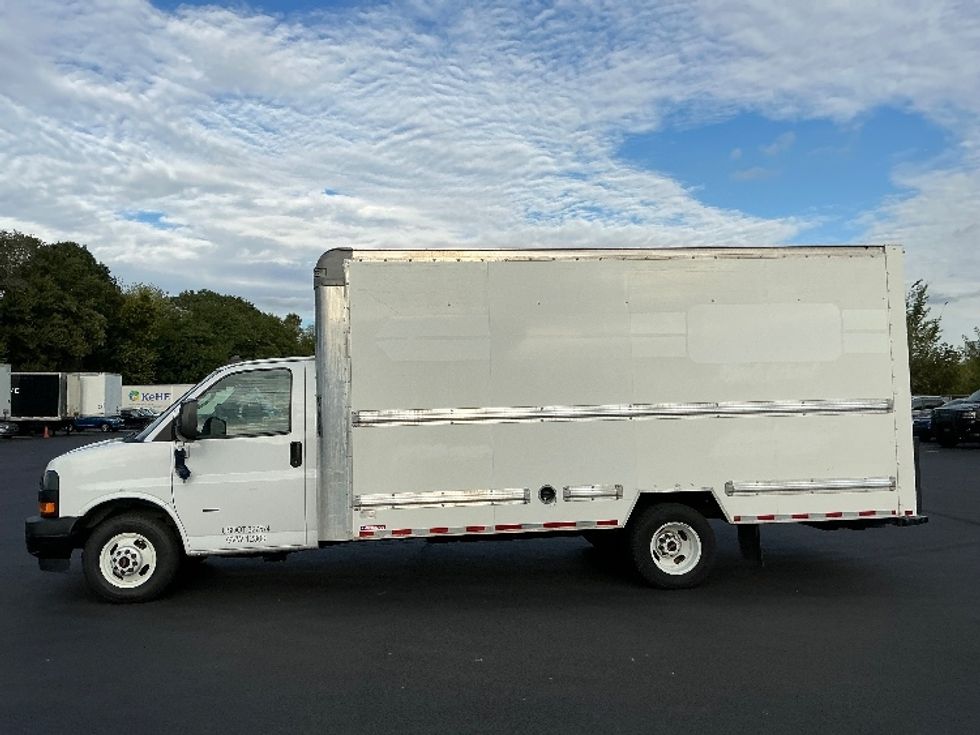 Light Duty Box Truck-Light and Medium Duty Trucks-GMC-2021-Savana G33903-Indianapolis-IN-114,923\n\t\tmiles-$ 26,500 - Image 4