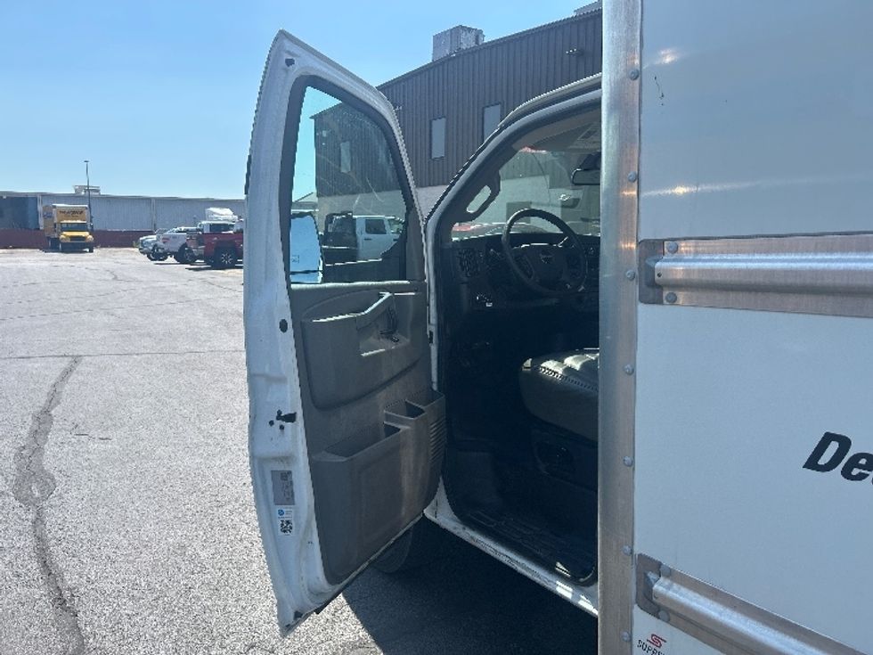 Light Duty Box Truck-Light and Medium Duty Trucks-GMC-2021-Savana G33903-Indianapolis-IN-122,690\n\t\tmiles-$ 26,250 - Image 15