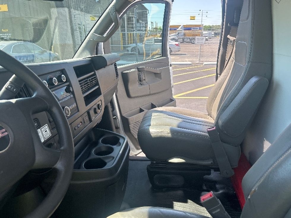 Light Duty Box Truck-Light and Medium Duty Trucks-GMC-2021-Savana G33903-Indianapolis-IN-122,690\n\t\tmiles-$ 26,250 - Image 18