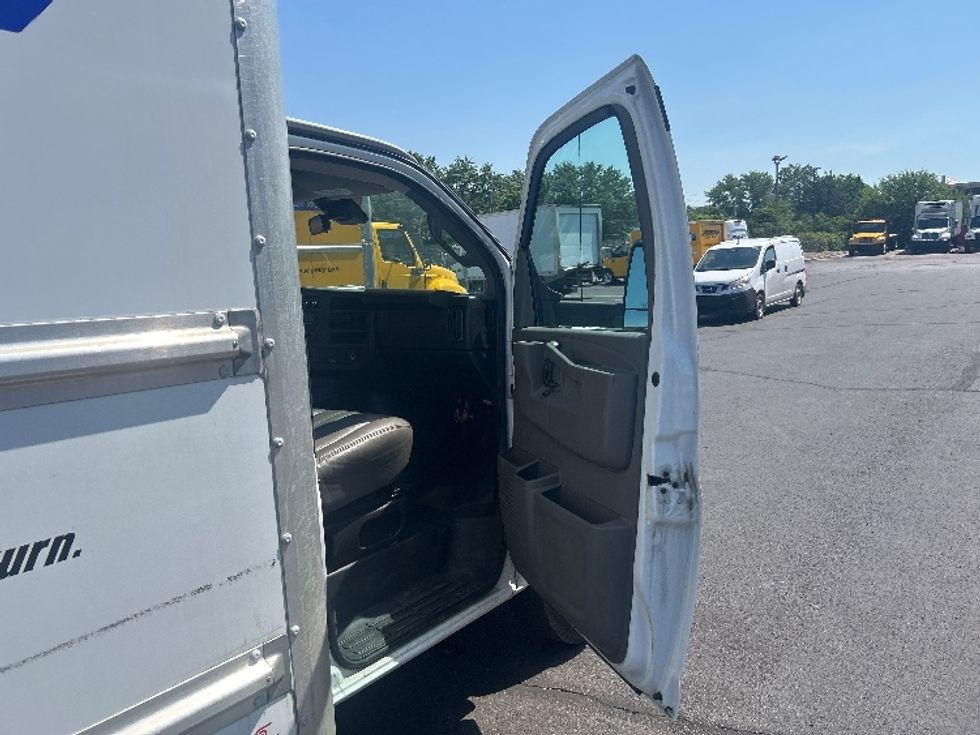 Light Duty Box Truck-Light and Medium Duty Trucks-GMC-2021-Savana G33903-Indianapolis-IN-122,690\n\t\tmiles-$ 26,250 - Image 19