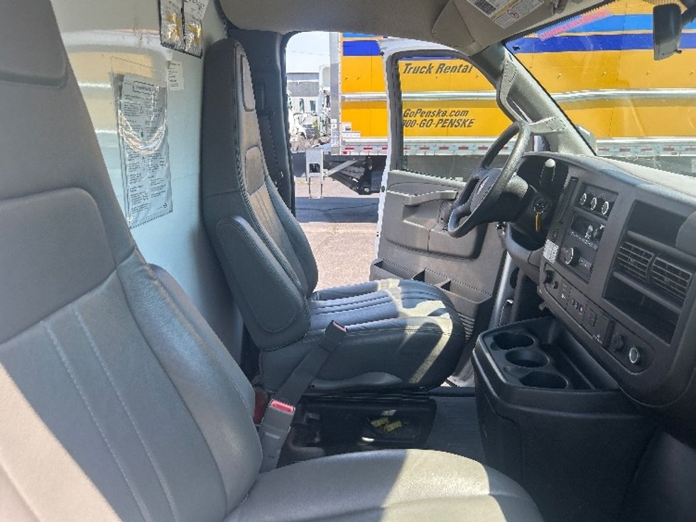 Light Duty Box Truck-Light and Medium Duty Trucks-GMC-2021-Savana G33903-Indianapolis-IN-122,690\n\t\tmiles-$ 26,250 - Image 21