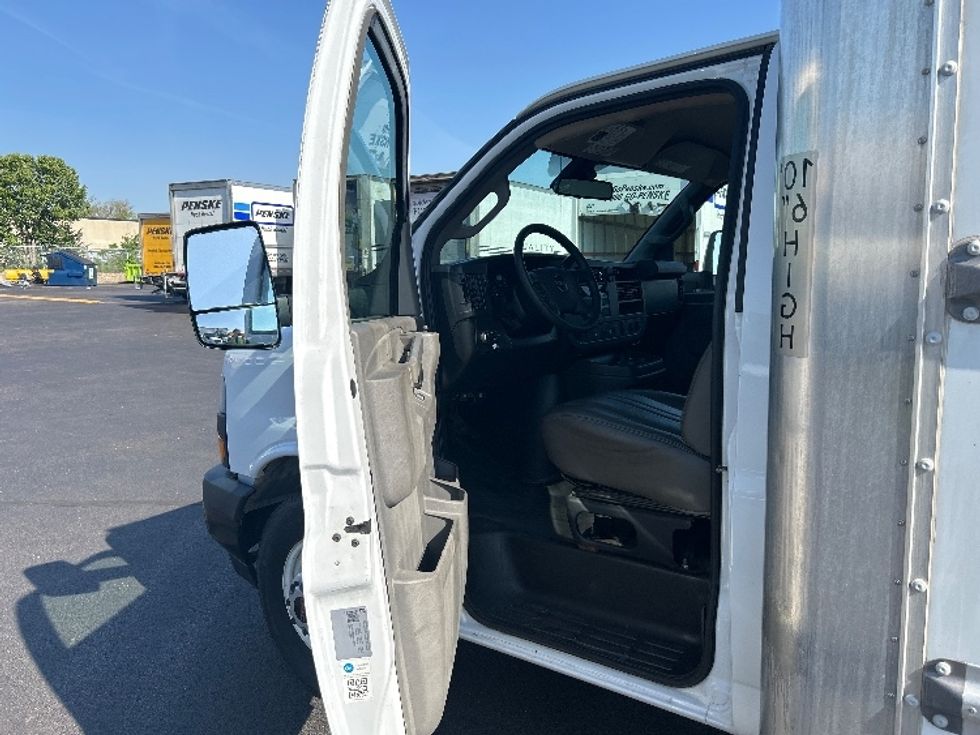Light Duty Box Truck-Light and Medium Duty Trucks-GMC-2021-Savana G33903-Indianapolis-IN-60,711\n\t\tmiles-$ 33,500 - Image 16