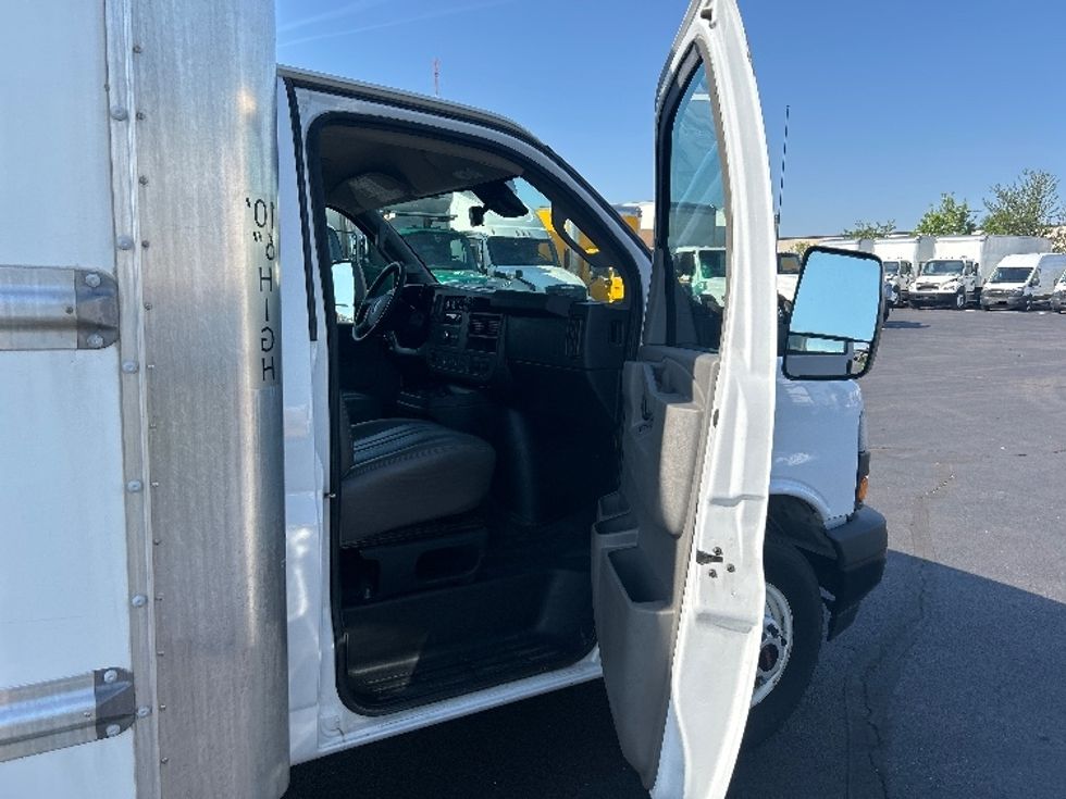 Light Duty Box Truck-Light and Medium Duty Trucks-GMC-2021-Savana G33903-Indianapolis-IN-60,711\n\t\tmiles-$ 33,500 - Image 17