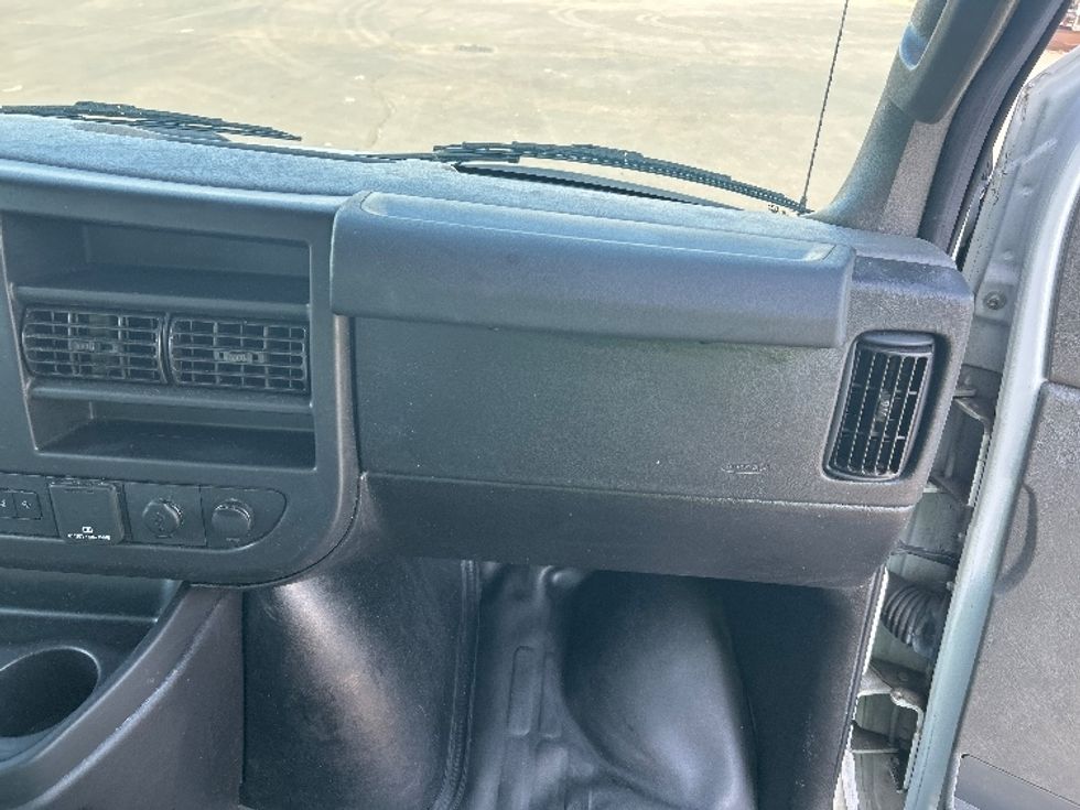 Light Duty Box Truck-Light and Medium Duty Trucks-GMC-2021-Savana G33903-Indianapolis-IN-60,711\n\t\tmiles-$ 33,500 - Image 21