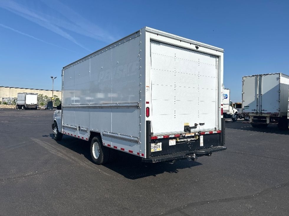 Light Duty Box Truck-Light and Medium Duty Trucks-GMC-2021-Savana G33903-Indianapolis-IN-60,711\n\t\tmiles-$ 33,500 - Image 6