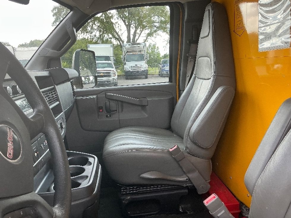 Light Duty Box Truck-Light and Medium Duty Trucks-GMC-2021-Savana G33903-Indianapolis-IN-68,680\n\t\tmiles-$ 27,750 - Image 15