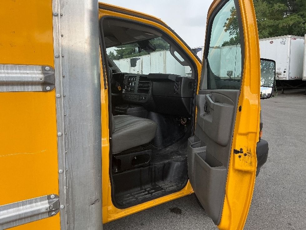 Light Duty Box Truck-Light and Medium Duty Trucks-GMC-2021-Savana G33903-Indianapolis-IN-68,680\n\t\tmiles-$ 27,750 - Image 16